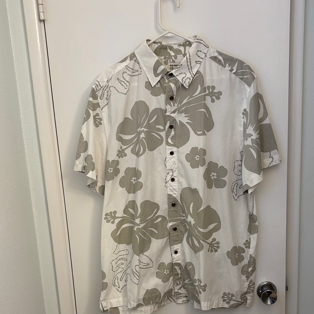 Men’s Old Navy Button Down Shirt.